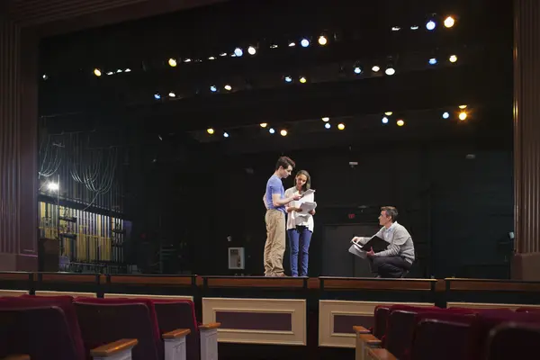 Skådespelare på scen